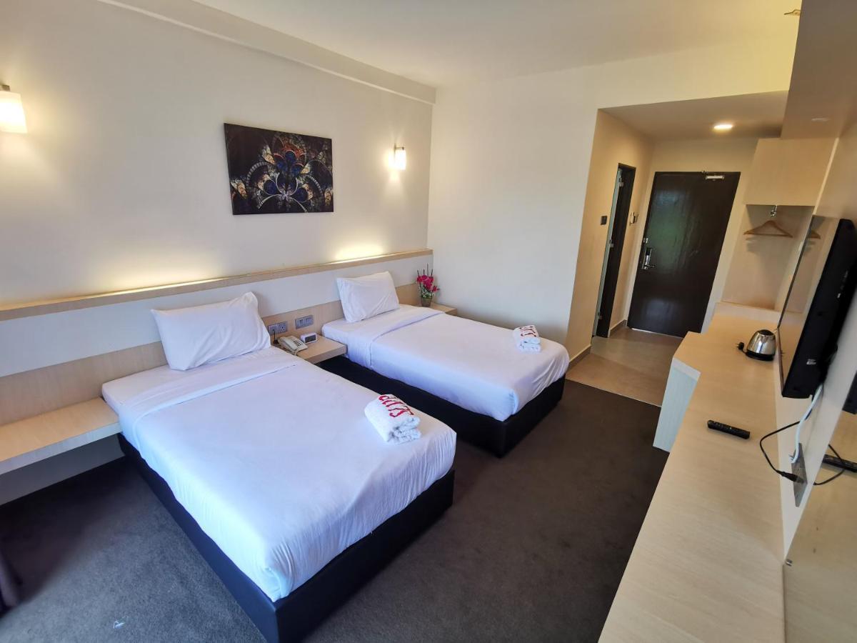 Serdang Lake View Resort Sungai Kechil ภายนอก รูปภาพ
