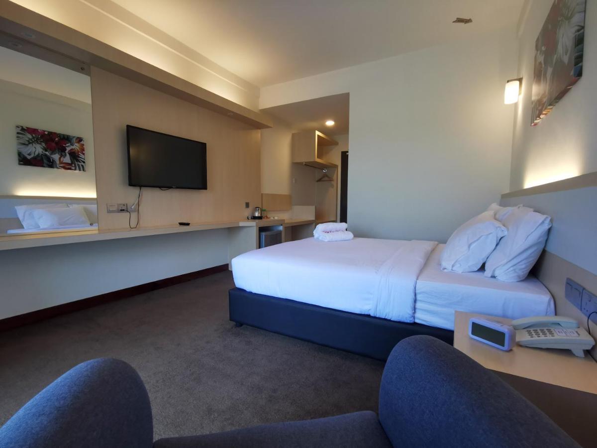 Serdang Lake View Resort Sungai Kechil ภายนอก รูปภาพ