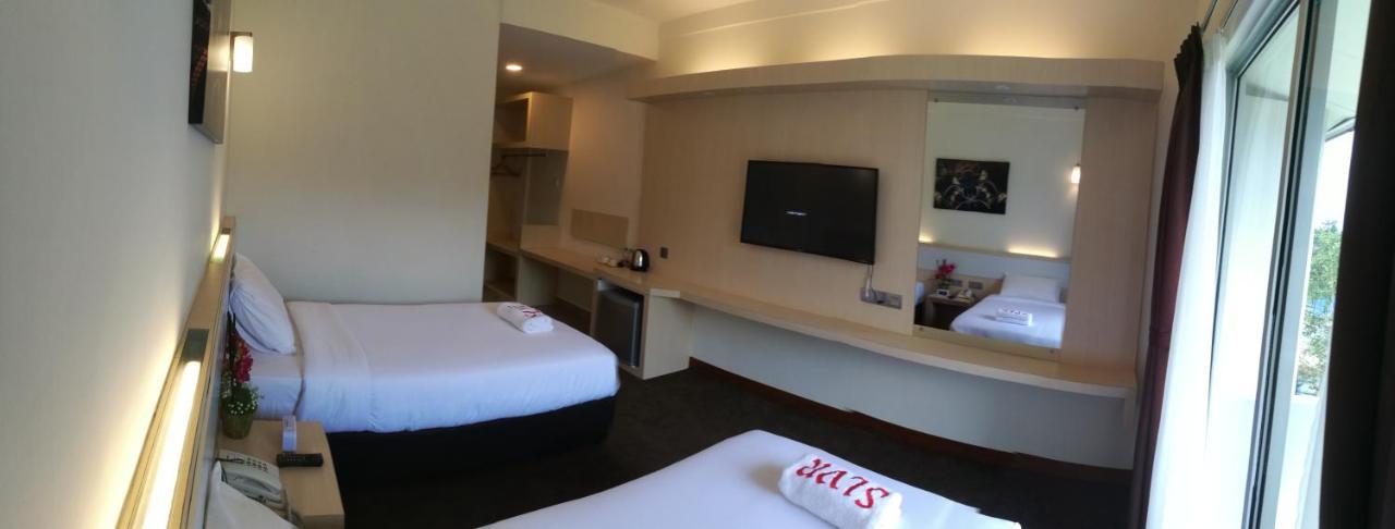 Serdang Lake View Resort Sungai Kechil ภายนอก รูปภาพ